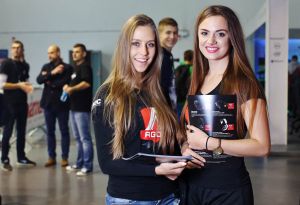 Dziewczyny na Poznań Game Arena 2016 | zdjecie 33
