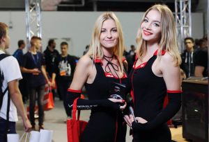 Dziewczyny na Poznań Game Arena 2016 | zdjecie 28