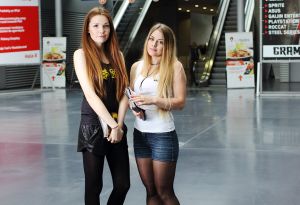Dziewczyny na Poznań Game Arena 2016 | zdjecie 2