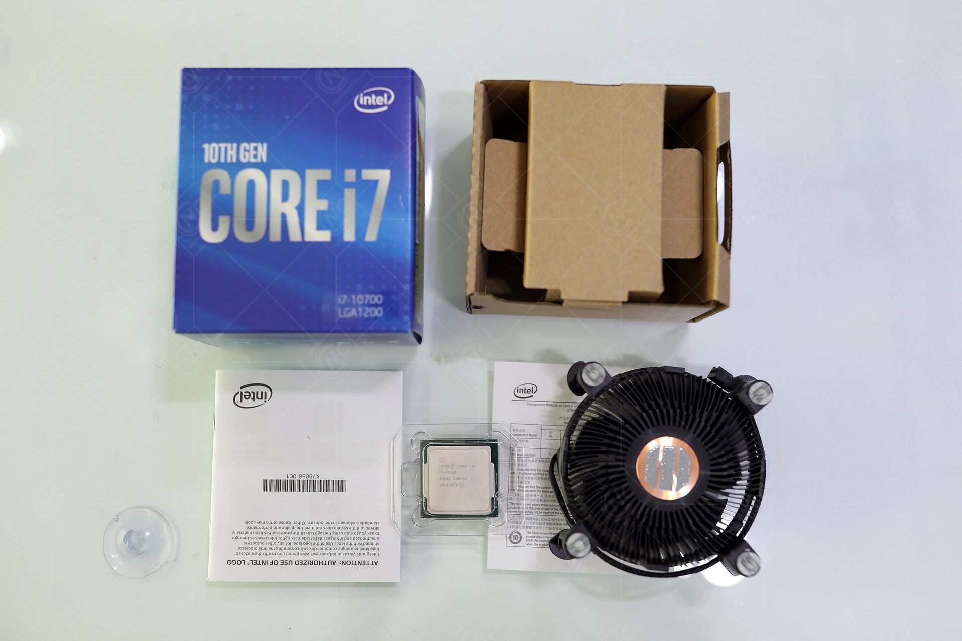 Czarny cooler, ale tylko dla najlepszych - procesory Intel z nowym