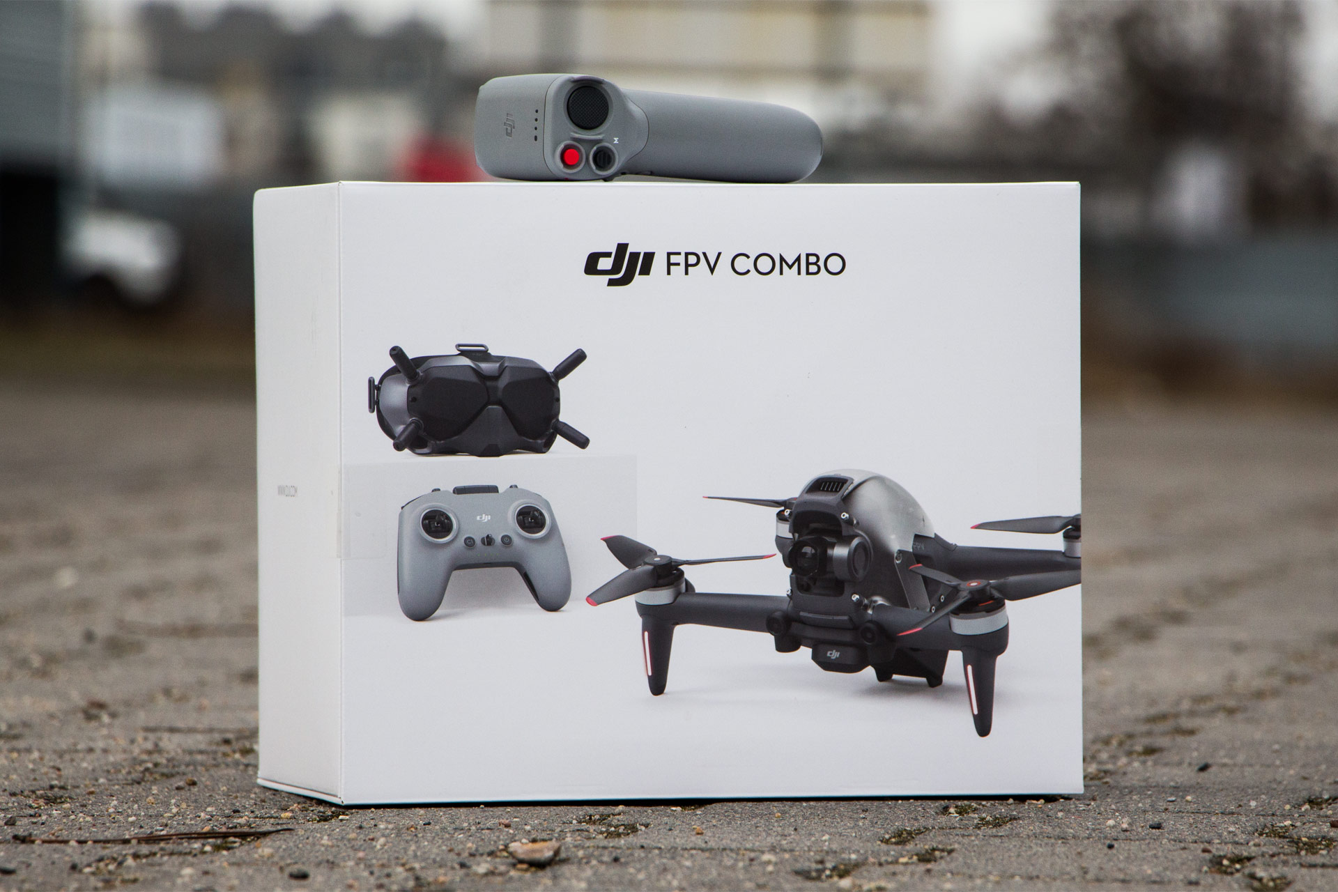DJI FPV: unboxing drona, który wyciąga 140 km/h!