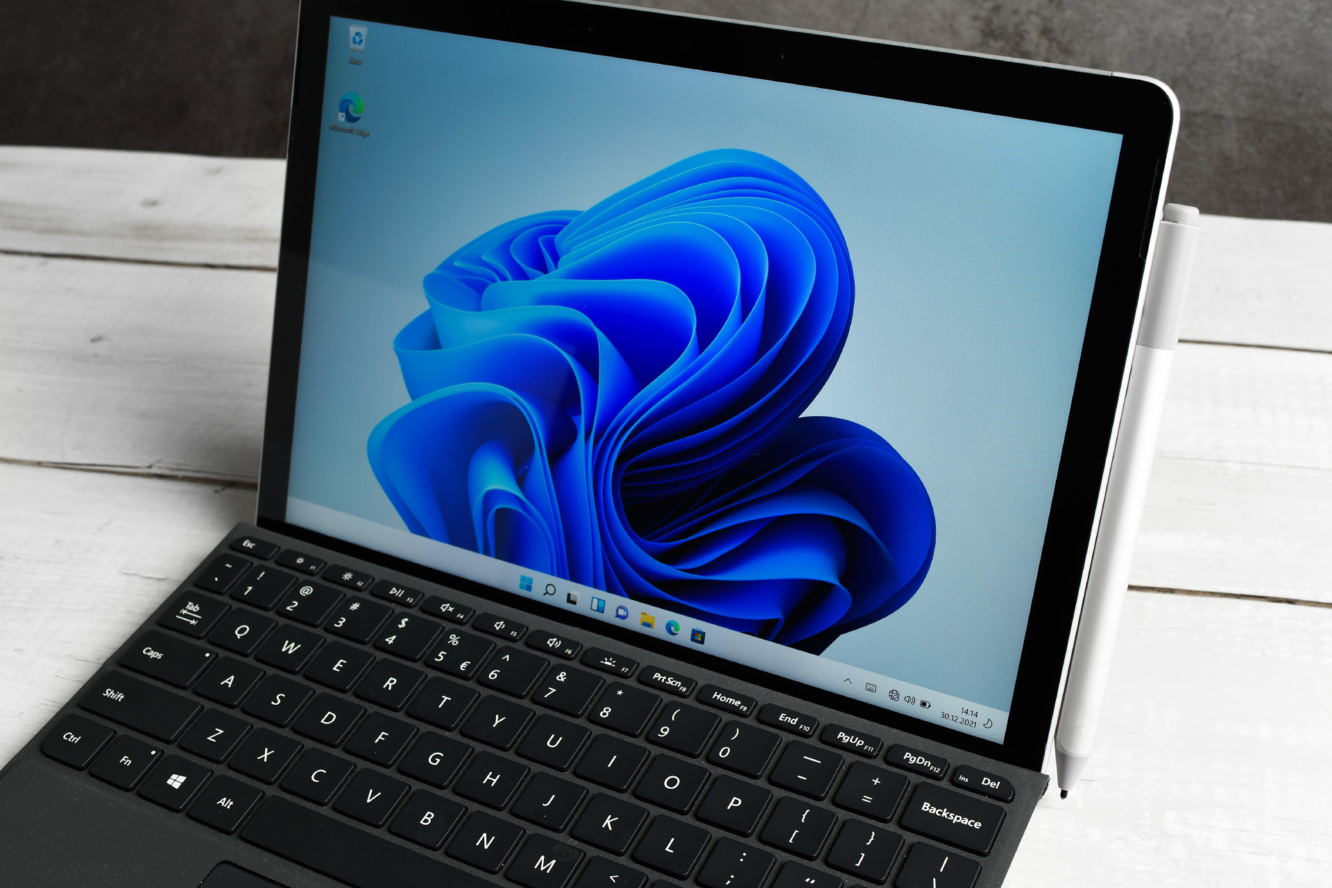 bright Reserve Attendant Trochę tablet, trochę laptop, trochę chciałbym go mieć. Test Microsoft  Surface Go 3 - recenzja urządzenia 2 w 1